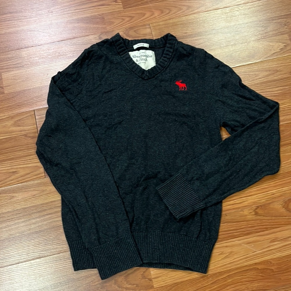 Abercrombie & Fitch Medium Muscle Gray Vneck Sweater